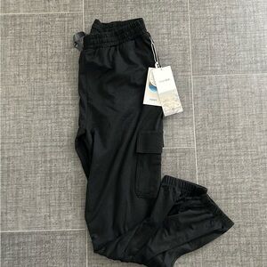 VUORI boyfriend cargo joggers